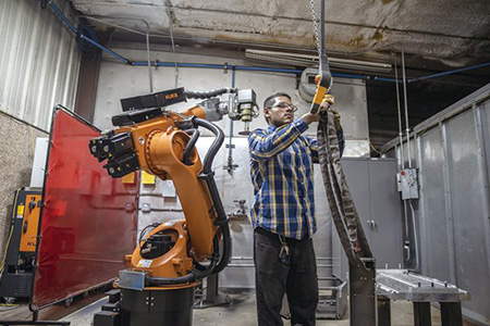 노동력 부족 문제, 로봇 도입해 해결하는 미국 기업들