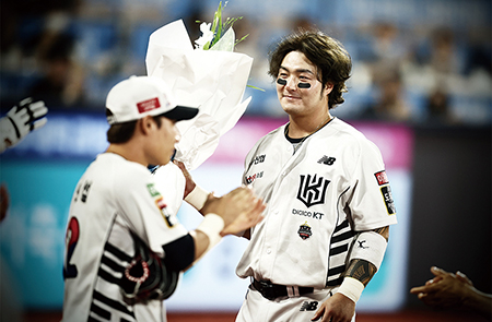 KT위즈 박병호, 9년 연속 20홈런 대기록 달성
