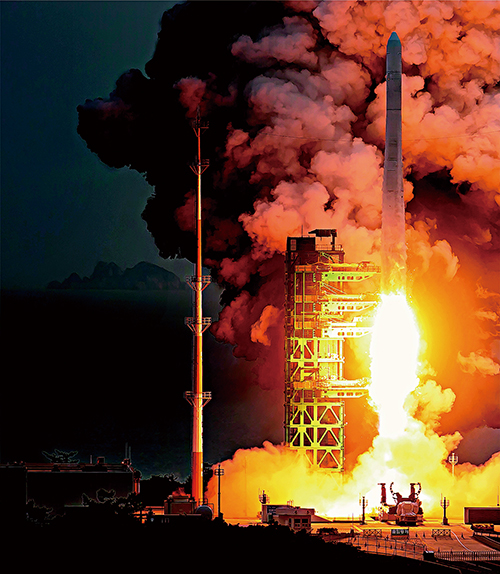 ‘진짜 위성’ 궤도 올린 누리호… 우주산업화 시대 열렸다