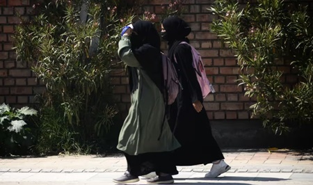 프랑스, 공립학교에서 이슬람 의상 ‘아바야’ 착용 금지 결정
