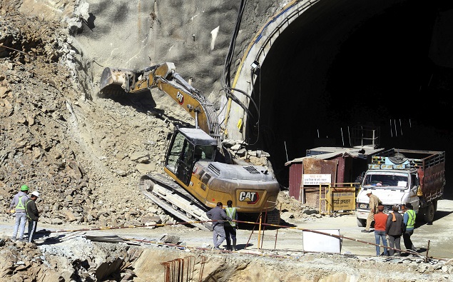 인도에서 공사 중이던 터널 붕괴, 작업자 40명 갇혀