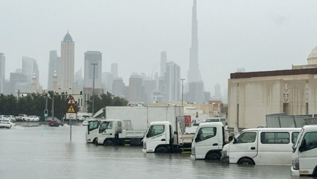 사막 도시 두바이, 반년치 올 비가 하루에 쏟아졌다