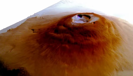 화성의 높은 화산 분화구에선 추운 아침에 수증기 서리 내린다