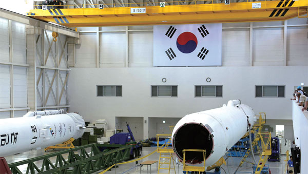 [뉴스 브리핑]한국 로켓기술, 2016년 북한 앞지른다