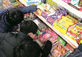 [뉴스 브리핑]학교 앞 판매 식품 70% 타르색소 사용