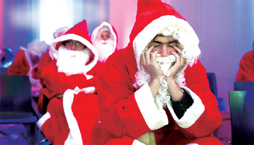 [월드 뉴스]‘ 꾸벅꾸벅’ 피곤한 산타