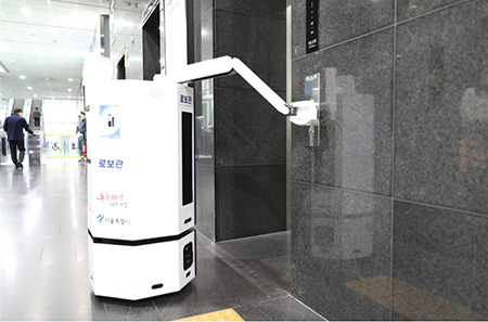 엘리베이터 타고 문서 배달하는 로봇… 서울시, 로봇공무원 도입
