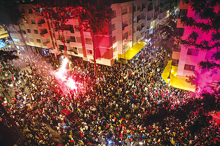 8강 진출 자축하기 위해 거리로 나온 모로코인들