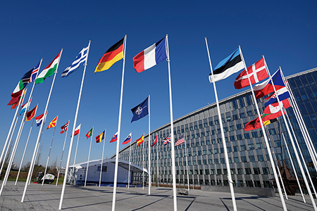 NATO 본부에 핀란드 국기 게양된다… 4일 공식 가입