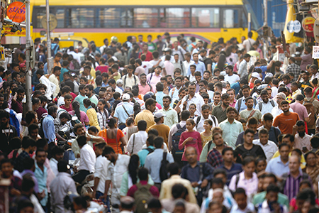 '인구 1위 국가' 될 인도에 세계가 집중… 아시아에서 가장 젊은 나라