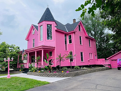 미국의 분홍빛 ‘바비 인형 집’, 15억 원에 판매 중