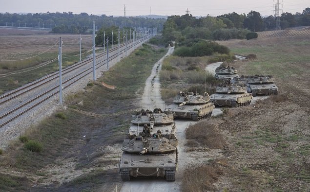 이스라엘 탱크·헬기 등 접경지 집결, 지상군 투입되나?