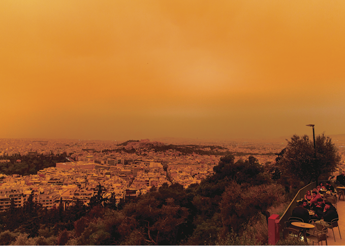 모래먼지에 도시 전체가 붉게 물든 아테네