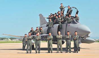 [한자 뉴스]‘F-4D 팬텀’ 도입 40주년