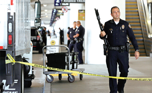 [뉴스 브리핑]LA공항, 총격 사건 하루 만에 정상화